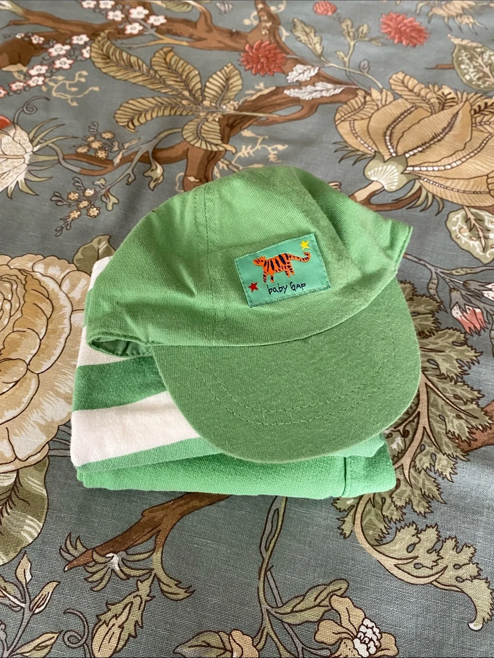 Baby GAP Shorts Set with Matching Hat (3-6m)